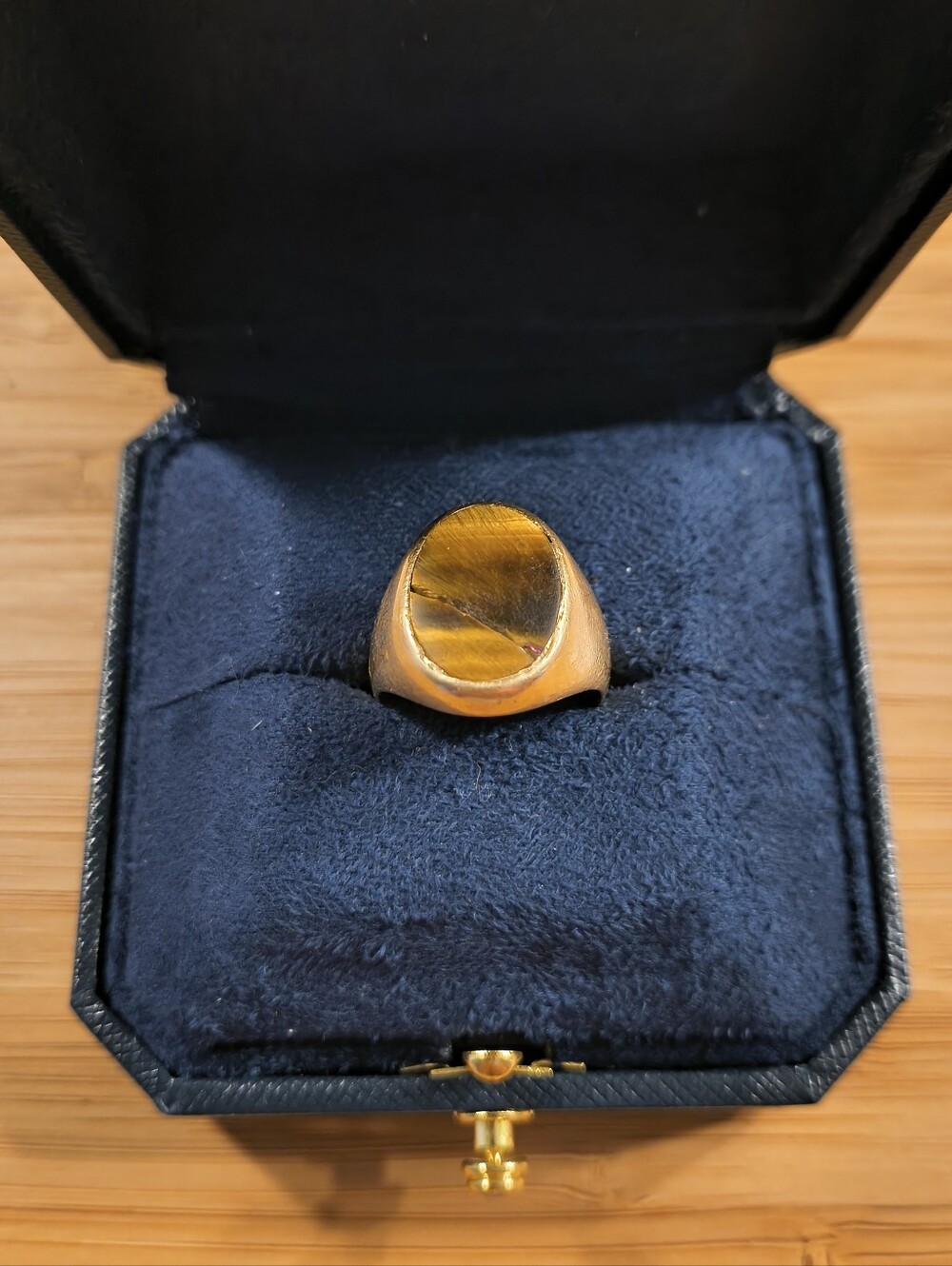 Vintage 18K Gold 750 Tiger Eye Oval Signet Ring Size 8.5 - Picture 9 of 9